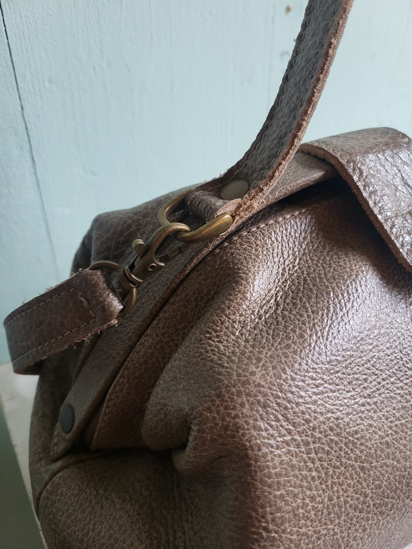 FAME | S schoudertas beige/groen leer