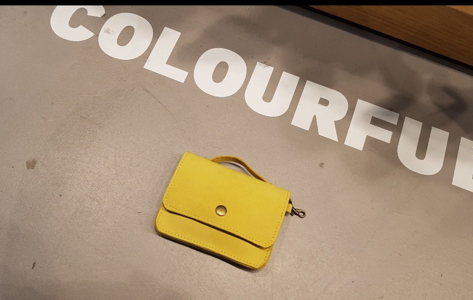 BEGINNING wallet geel leer